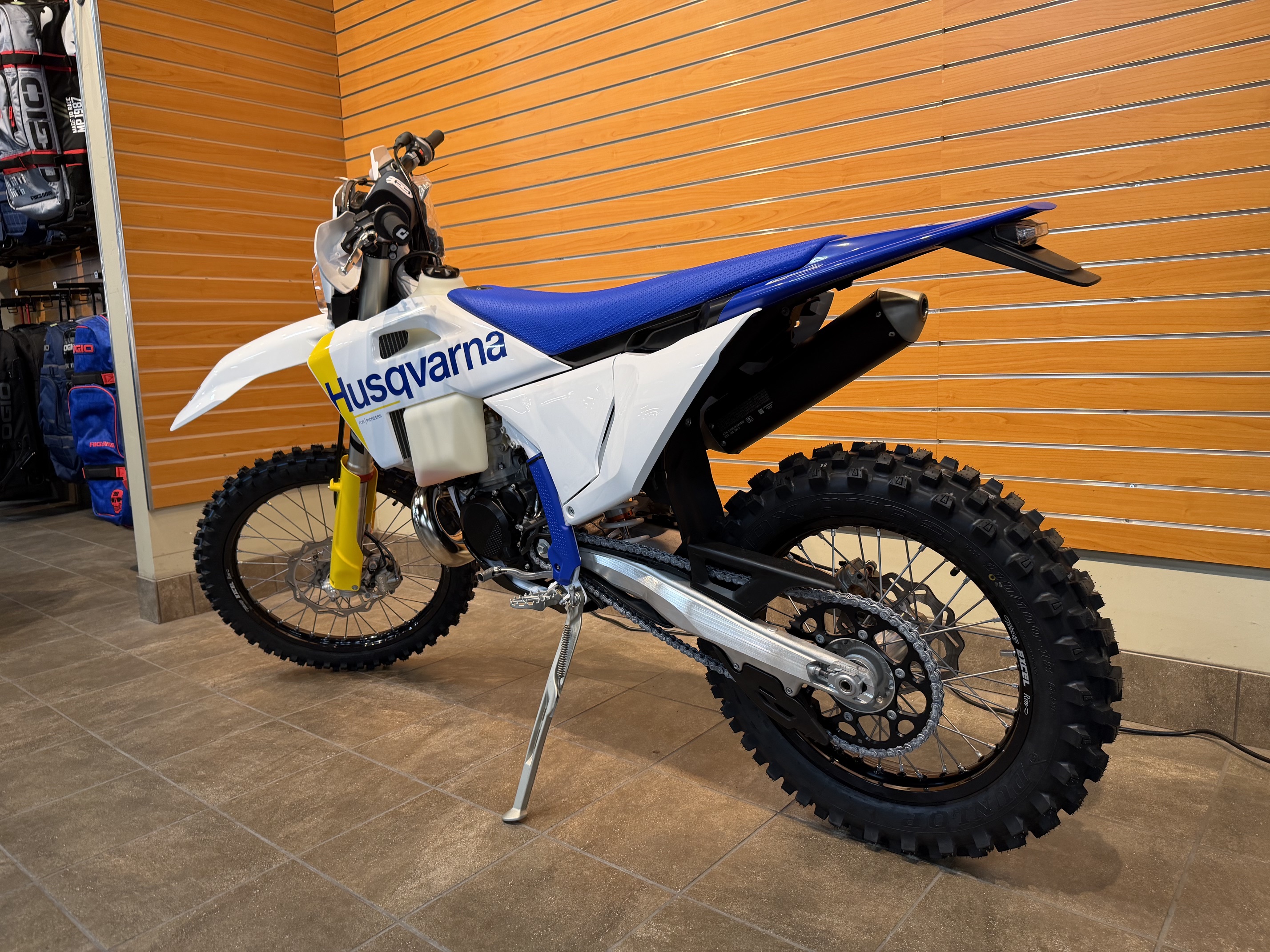 2027 Husqvarna TE 300 DIRT BIKE