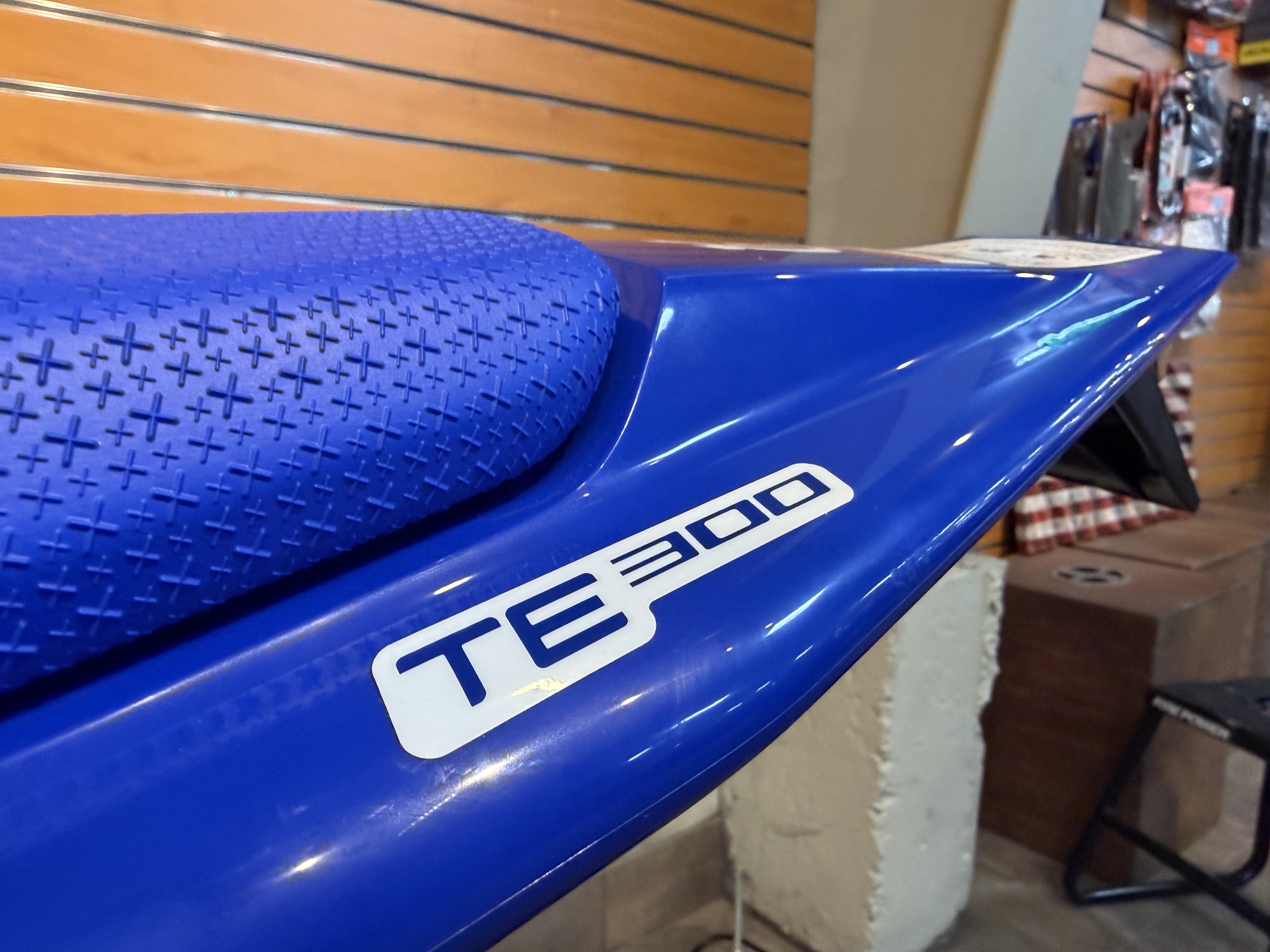 2027 Husqvarna TE 300 DIRT BIKE