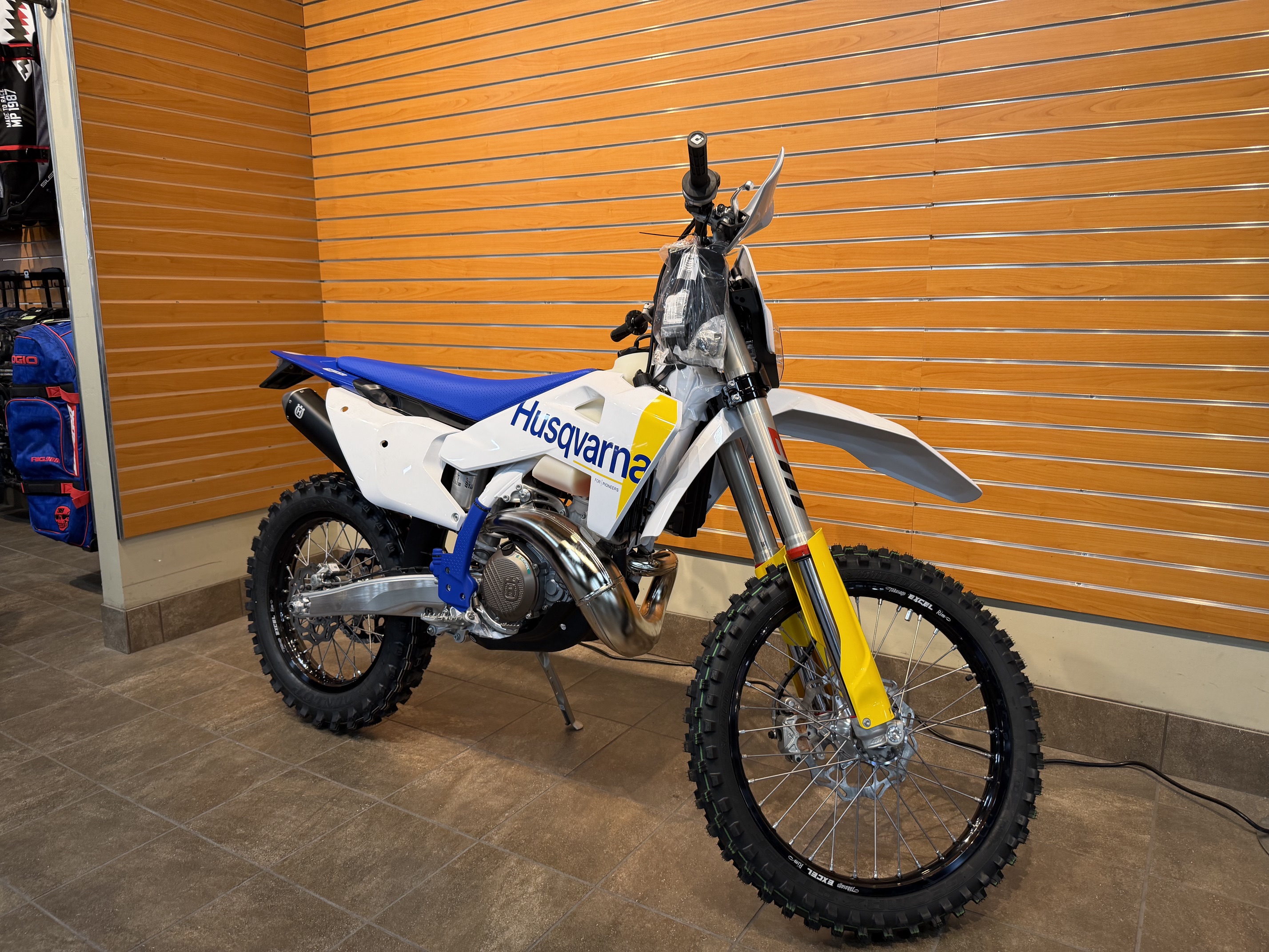 2027 Husqvarna TE 300 DIRT BIKE