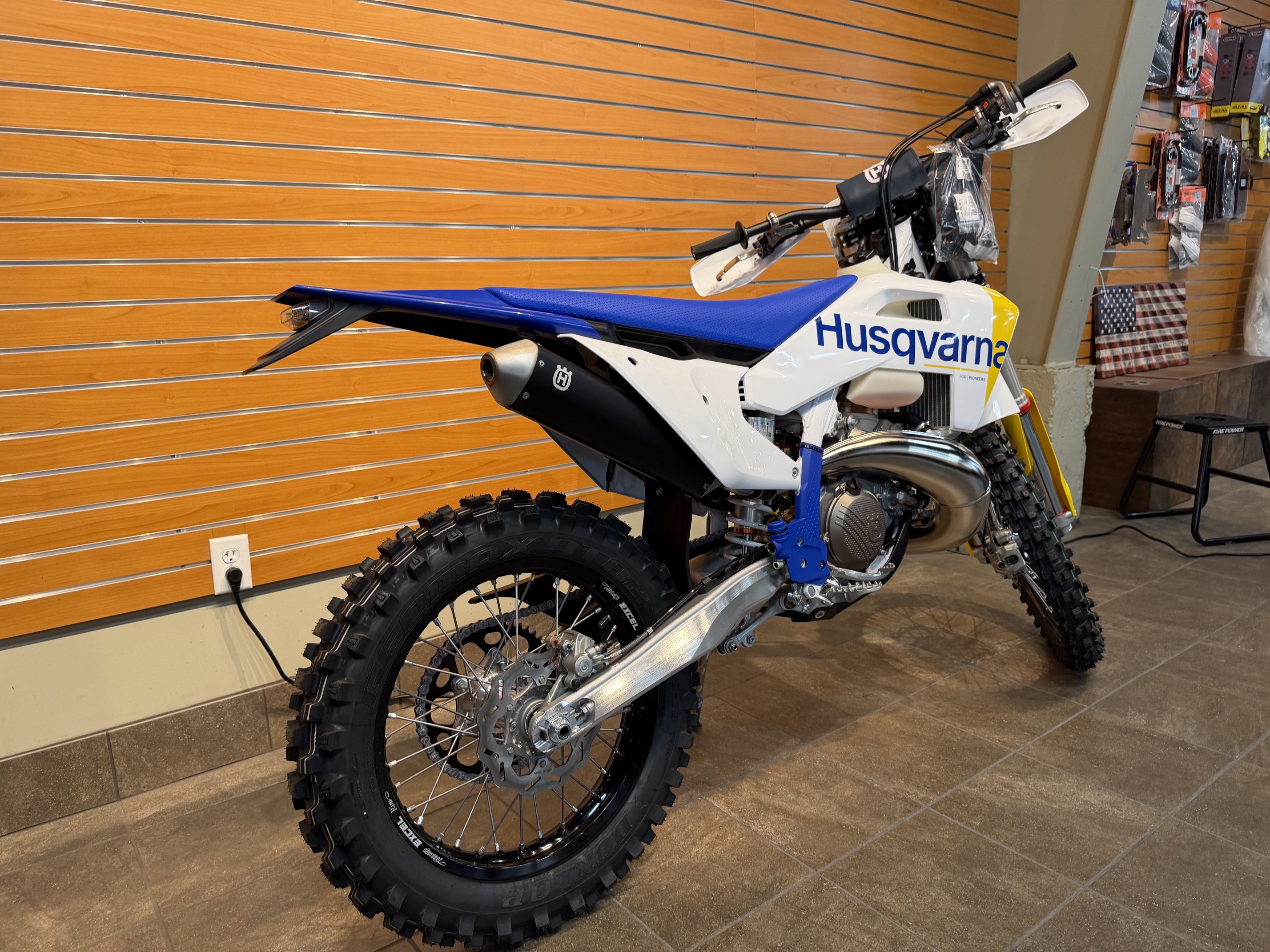 2027 Husqvarna TE 300 DIRT BIKE