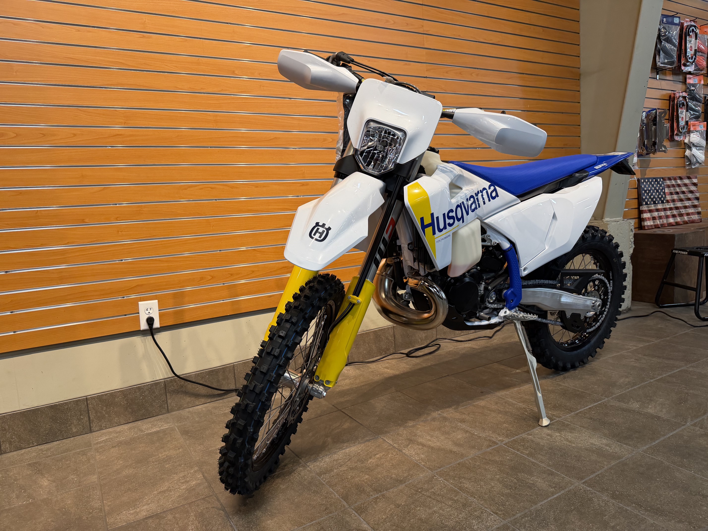 2027 Husqvarna TE 300 DIRT BIKE