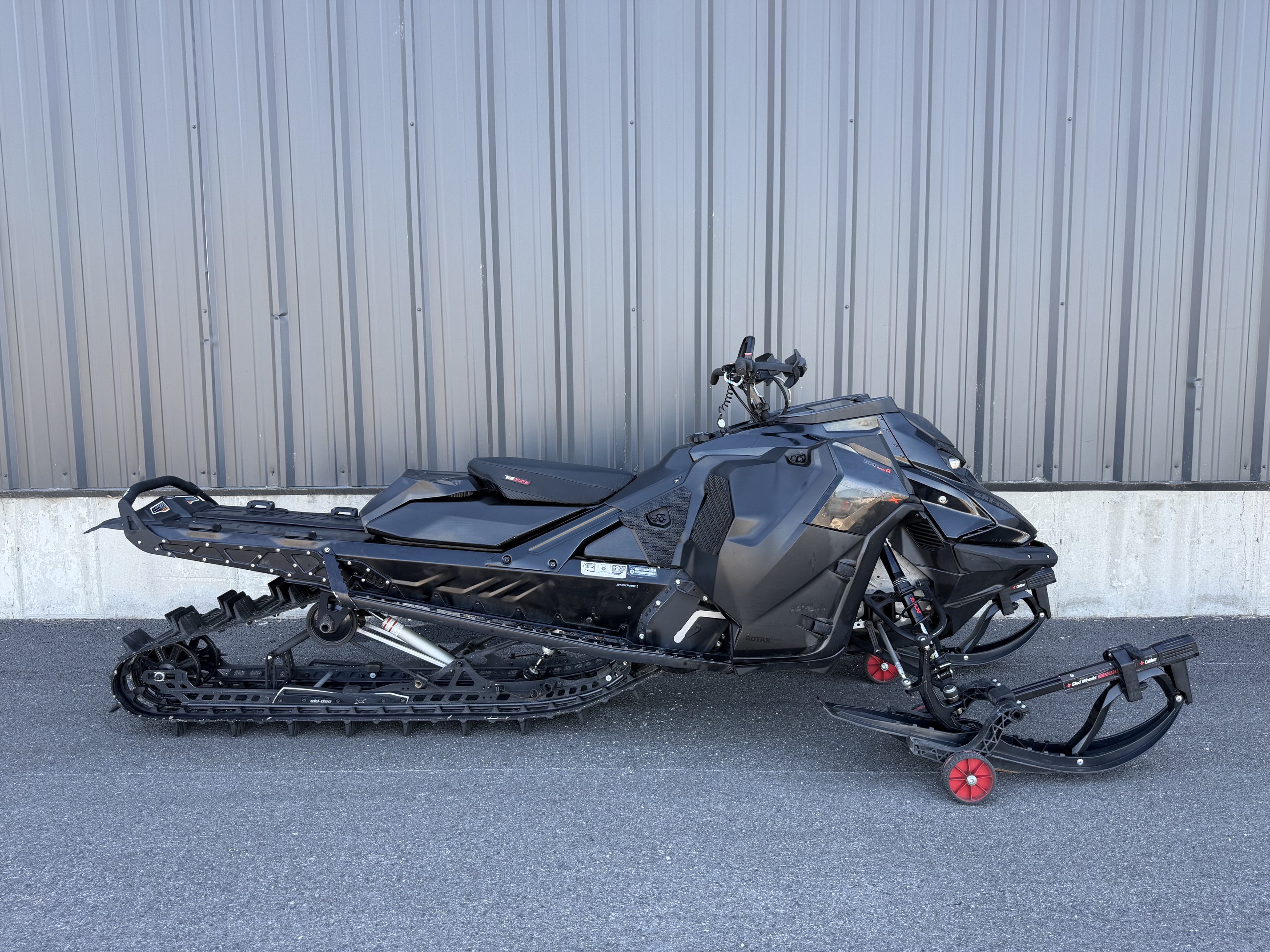 2023 SKI-DOO Summit X 850 E-TEC Turbo R SNOWMOBILE