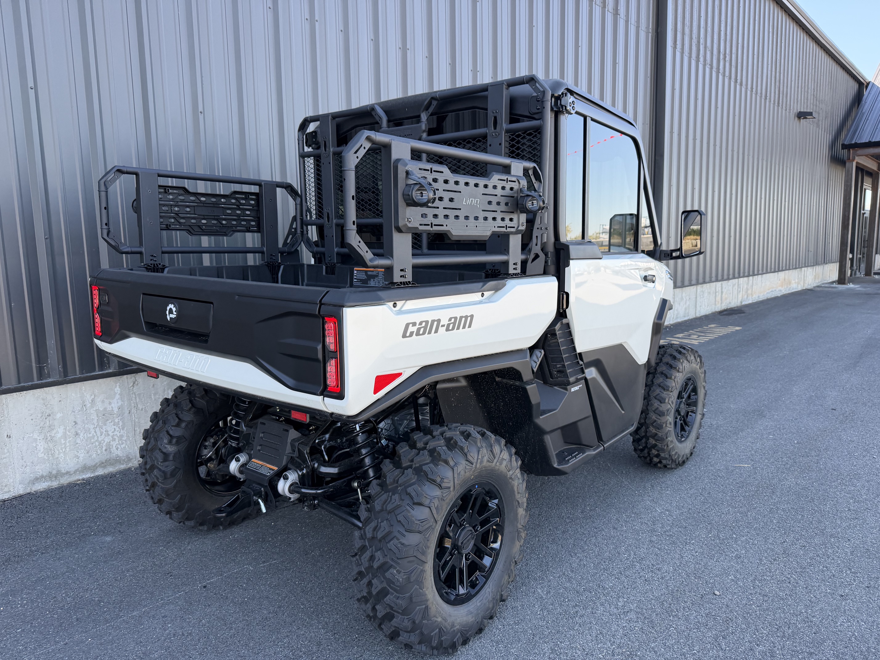 2027 CAN-AM Defender XU Limited UTV