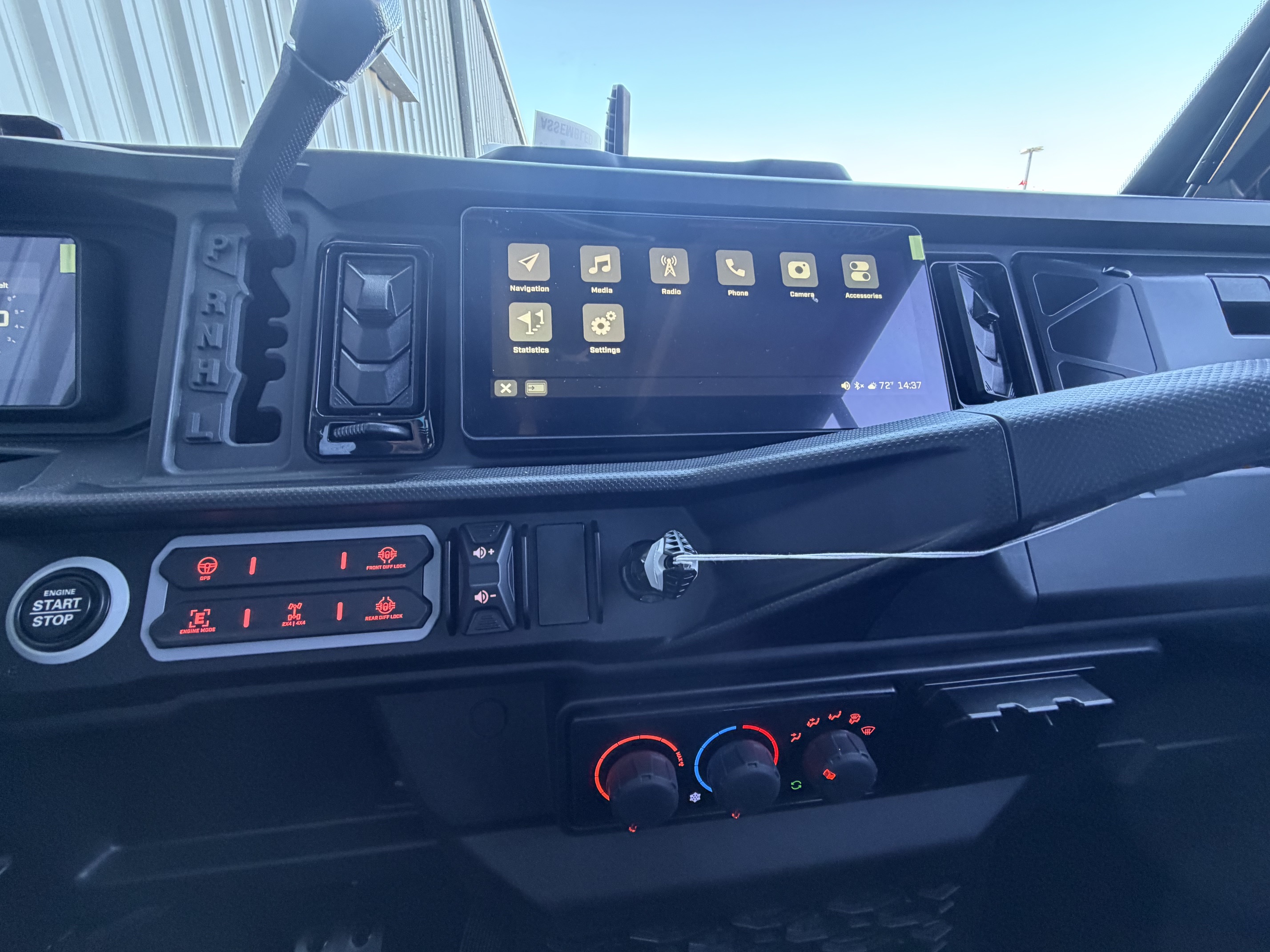 2027 CAN-AM Defender XU MAX Limited UTV