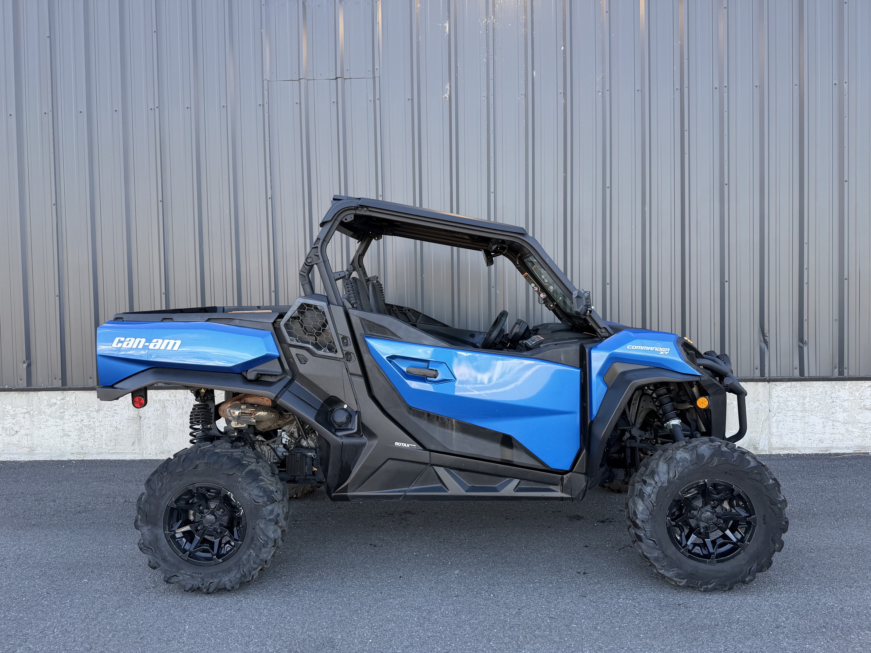 2023 CAN-AM Commander XT 700 UTV
