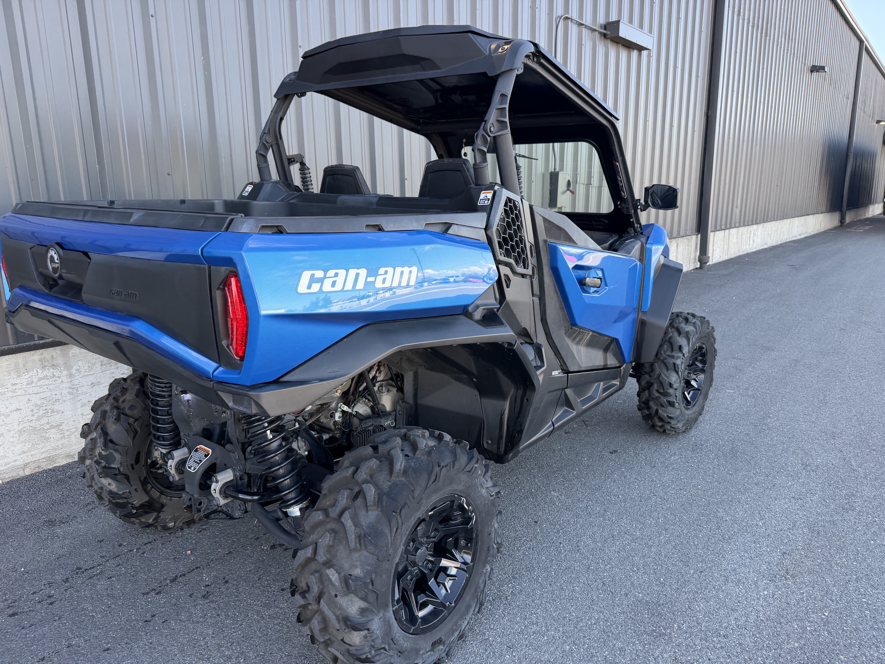 2023 CAN-AM Commander XT 700 UTV
