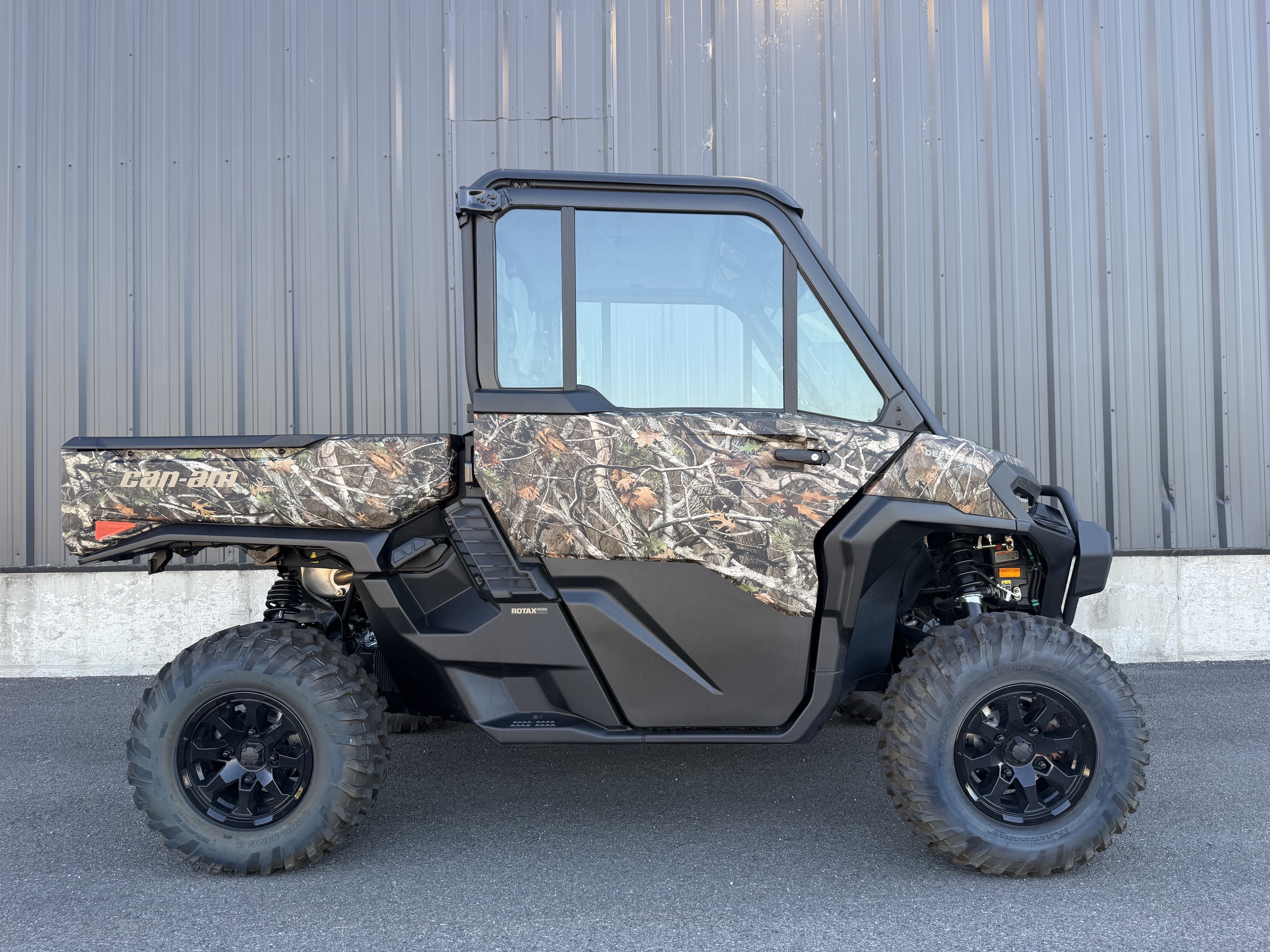 2026 Can-Am Defender XT CAB HD11 UTV