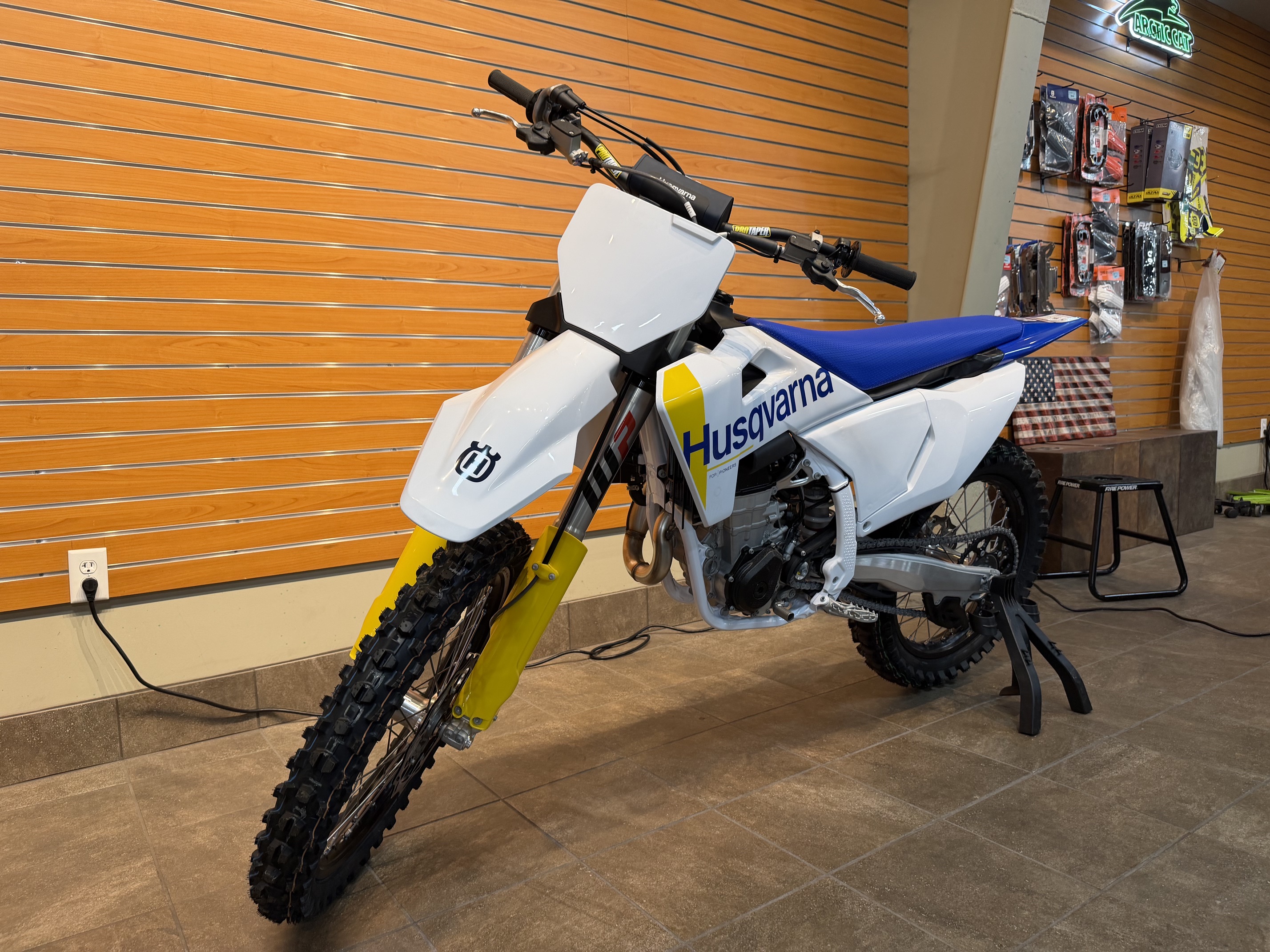 2027 Husqvarna FC 450 DIRT BIKE