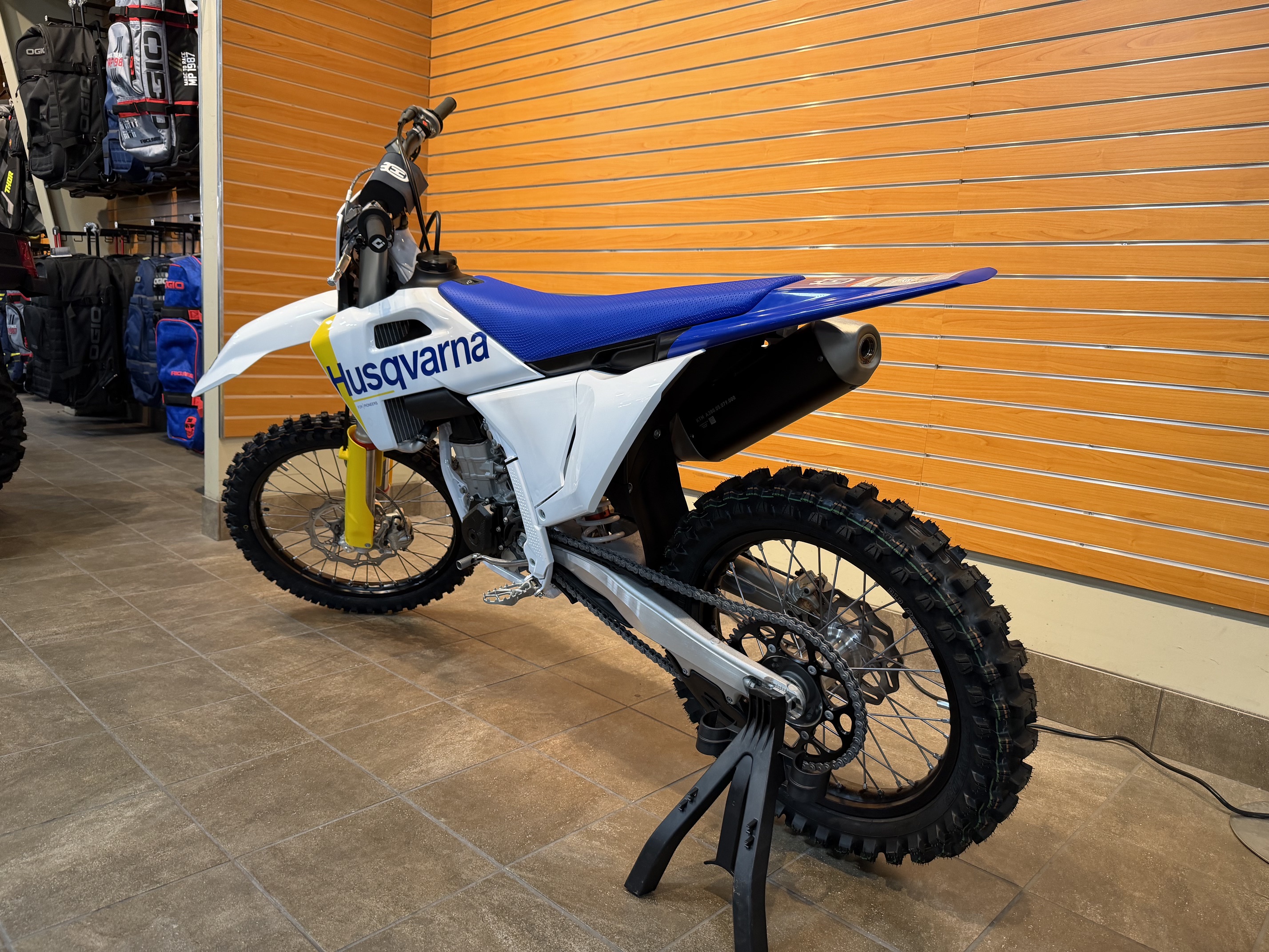 2027 Husqvarna FC 450 DIRT BIKE