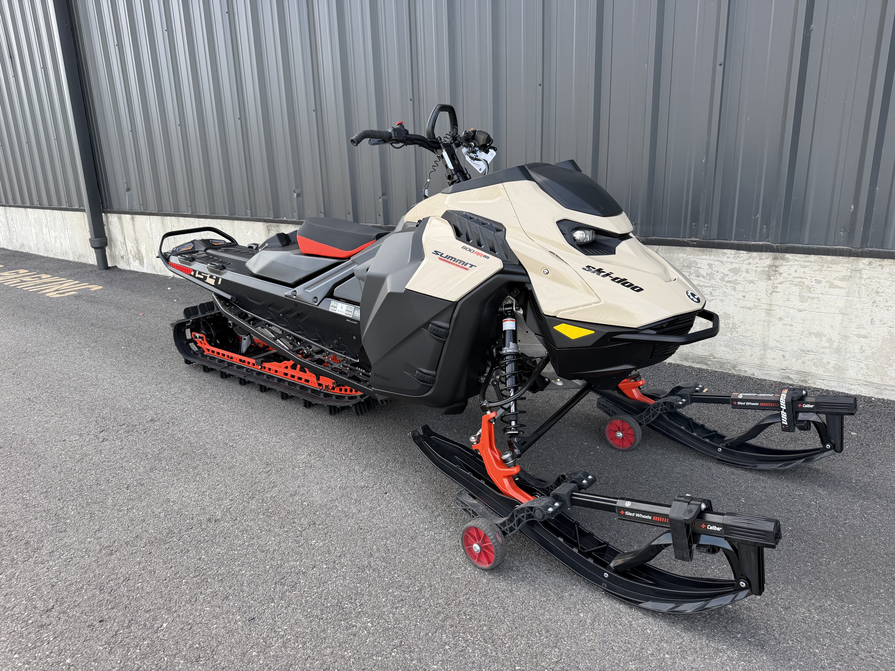 2027 SKI-DOO Summit Adrenaline 154 600RR E-TEC PowderMax Light with FlexEdge 2.5 SNOWMOBILE